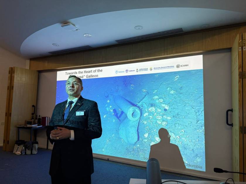 El Capitán de Navío Gustavo Gutiérrez, durante la presentación en el IMASS 2026.